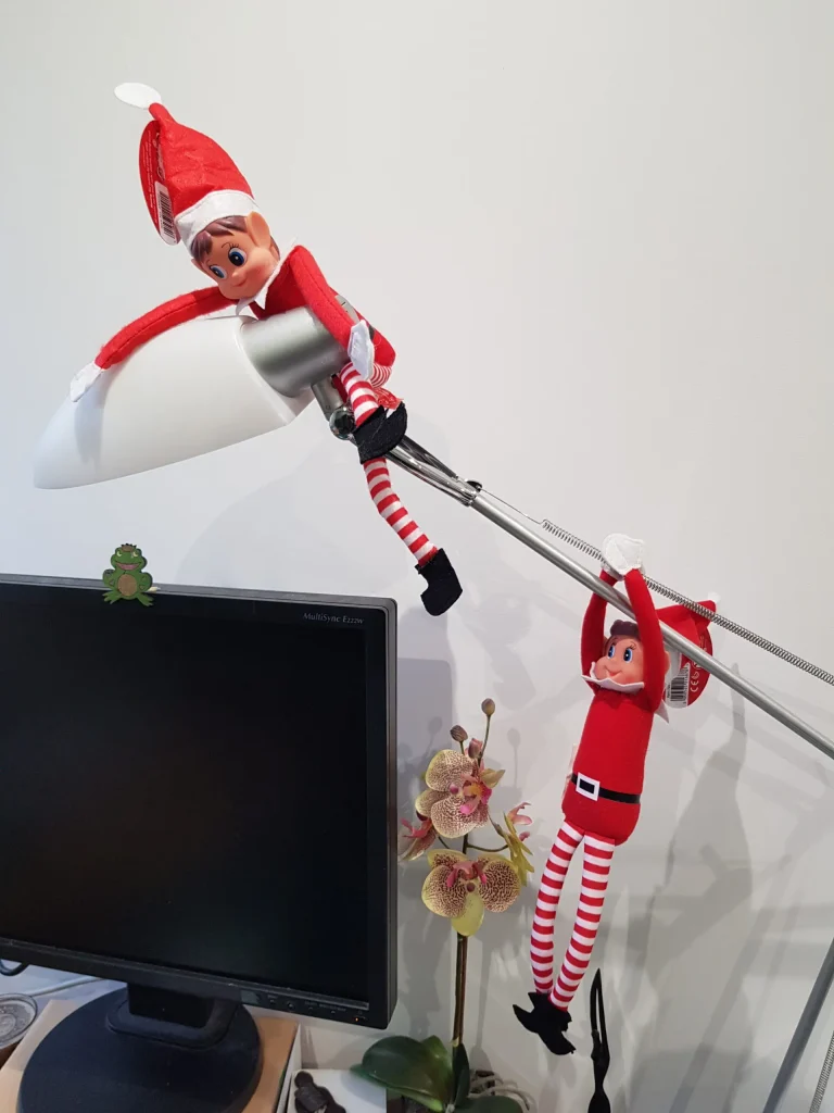 Les lutins farceurs : la tradition québécoise qui amuse toute la famille jusqu'à Noël