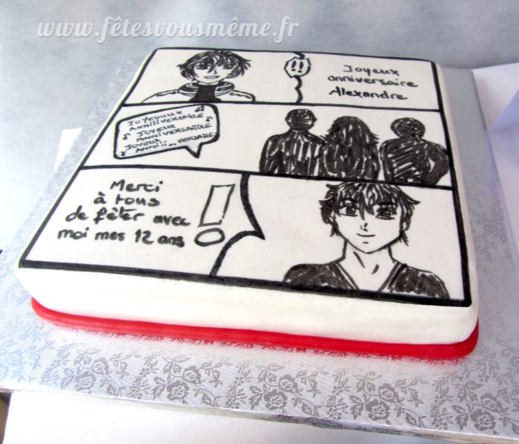 Ce gâteau Manga est un molly cake chocolat garni d’un caramel beurre salé, recouvert de pâte d’amande blanche et d’un liseré de pâte d’amande rouge. Le dessin, version BD a été fait à main levé sur la pâte d’amande blanche, avec un feutre alimentaire noir (d’où l’intérêt d’avoir quelques talents de dessinateur).